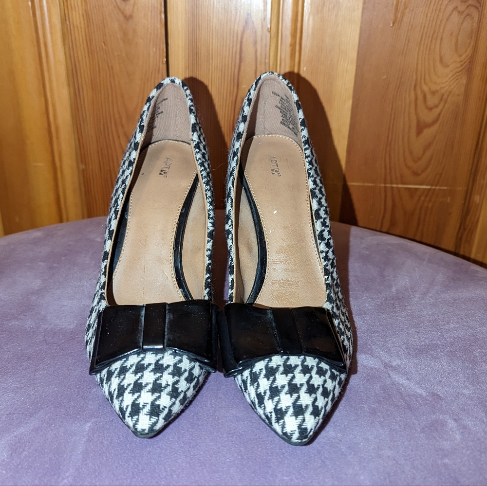 APT 9 Houndstooth pattern heels